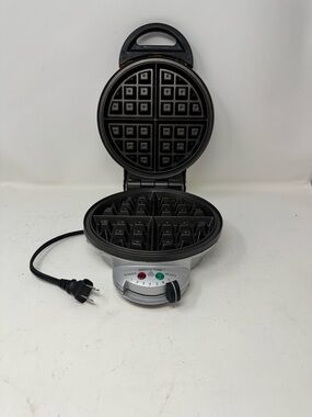 Villaware Round Belgian Waffle Maker - Black & Silver model 2002 preowned